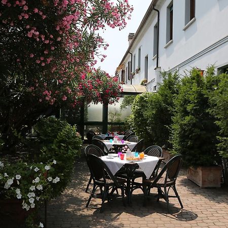 Hotel Il Granaio Porto Mantovano Buitenkant foto