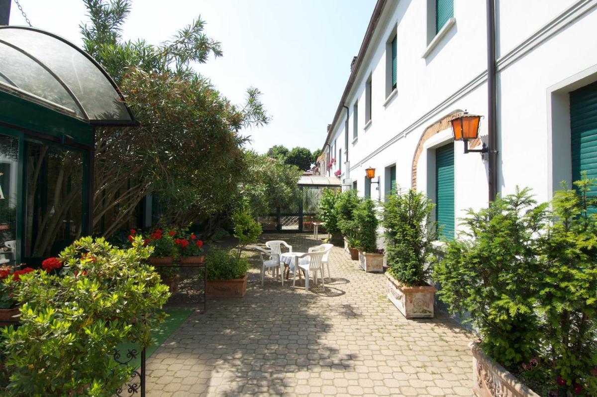 Hotel Il Granaio Porto Mantovano Buitenkant foto