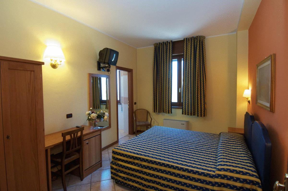 Hotel Il Granaio Porto Mantovano Buitenkant foto