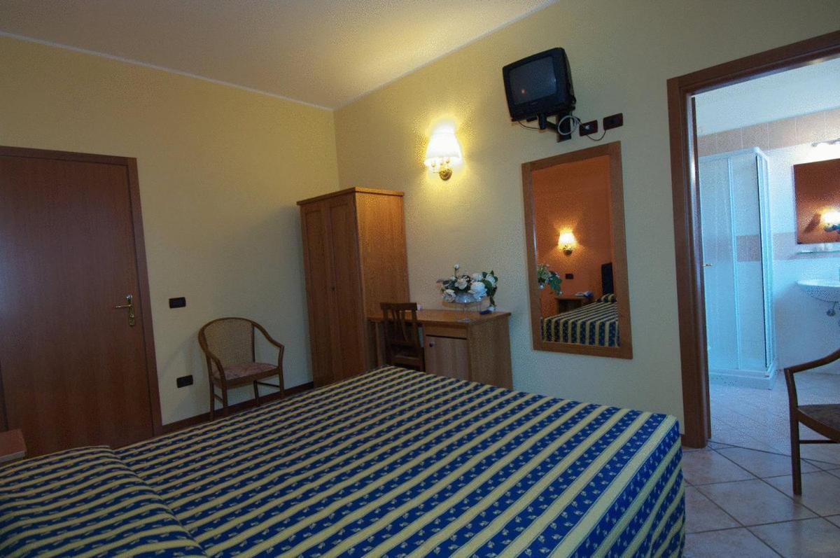 Hotel Il Granaio Porto Mantovano Buitenkant foto