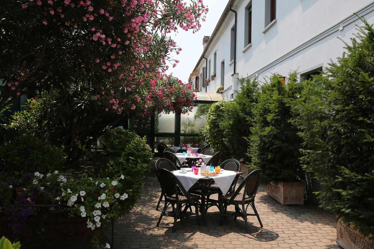 Hotel Il Granaio Porto Mantovano Buitenkant foto
