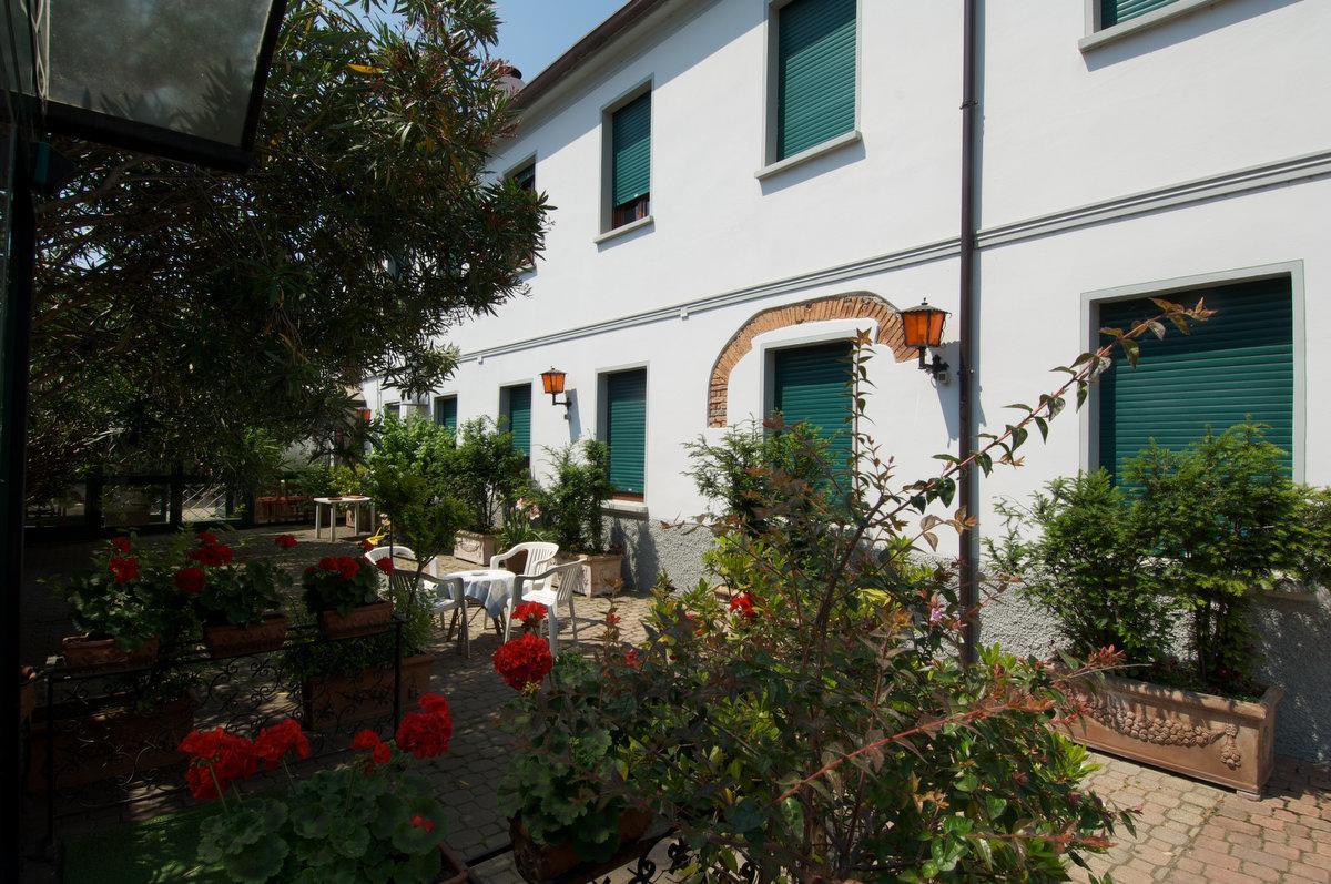 Hotel Il Granaio Porto Mantovano Buitenkant foto