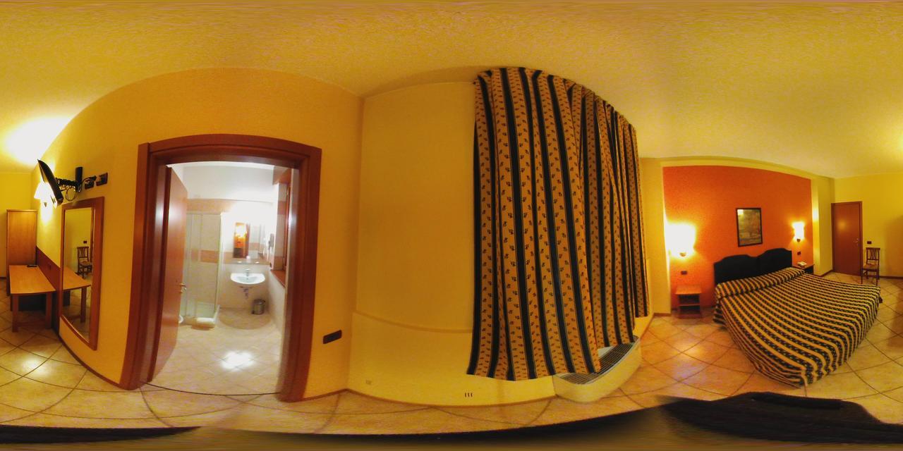 Hotel Il Granaio Porto Mantovano Buitenkant foto