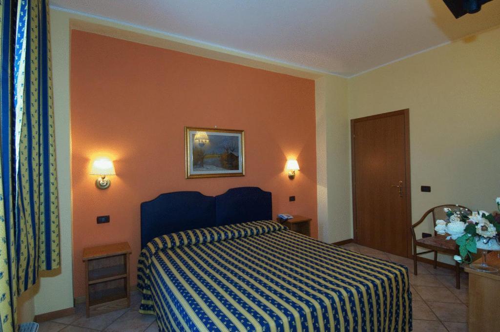 Hotel Il Granaio Porto Mantovano Buitenkant foto